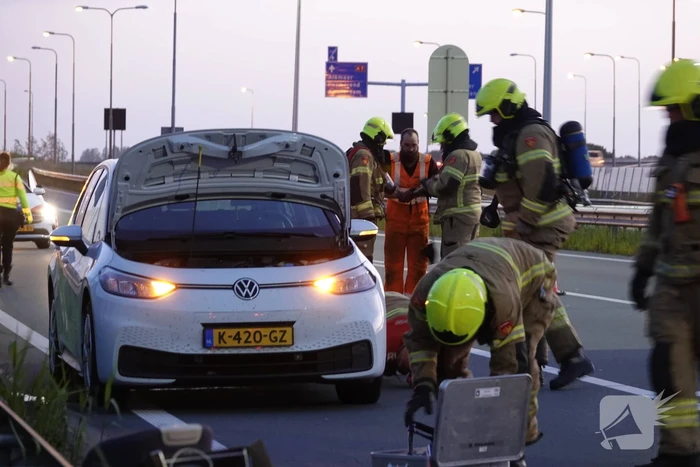 Elektrische auto krijgt dompelbad