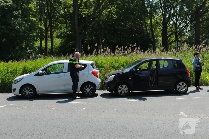 Schade bij kop-staartbotsing op afslag