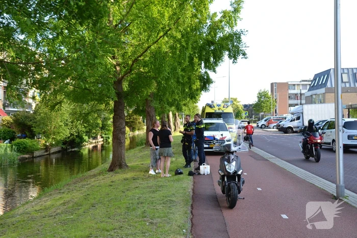 Scooterrijder aangereden door bestelbus