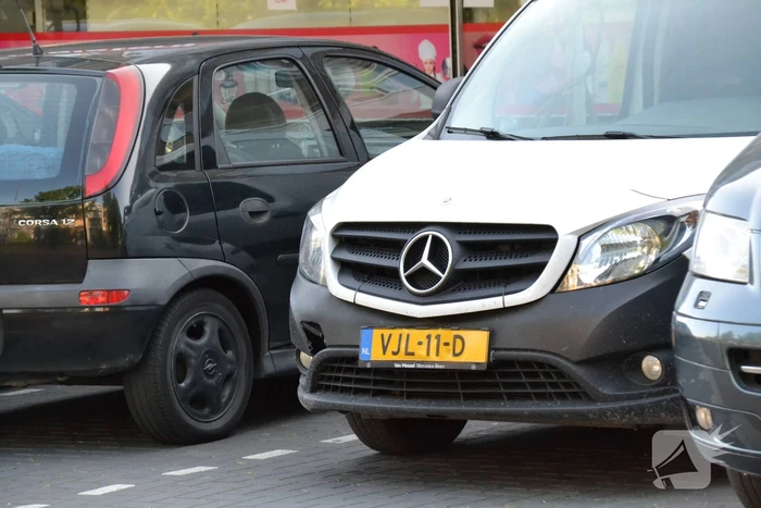 Scooterrijder aangereden door bestelbus