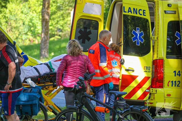 Fietser buitenbewustzijn na botsing