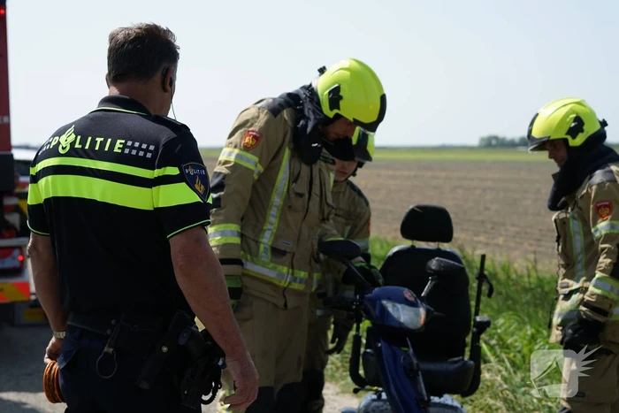Man belandt met scootmobiel in sloot