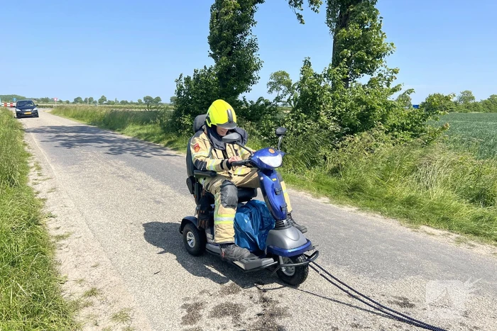 Man belandt met scootmobiel in sloot