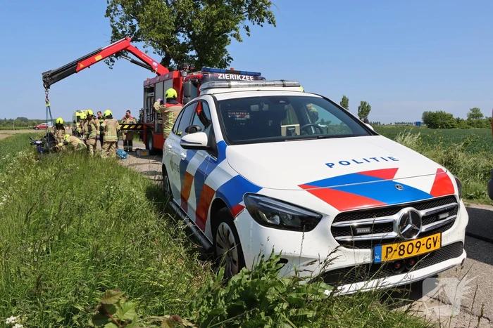 Man belandt met scootmobiel in sloot