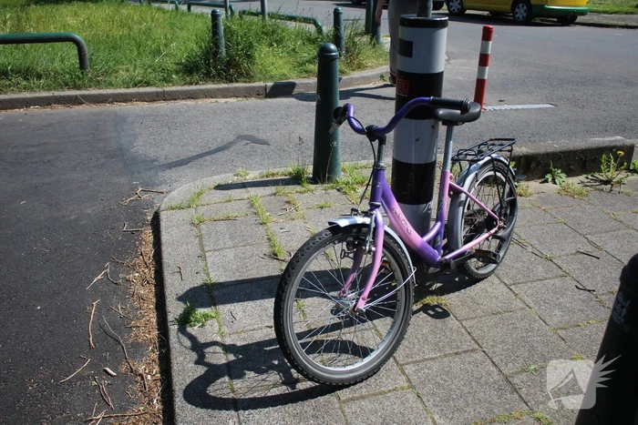 Kinderfiets aangetroffen langs waterkant