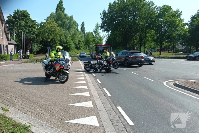 Motorrijder gewond bij botsing met auto op kruising