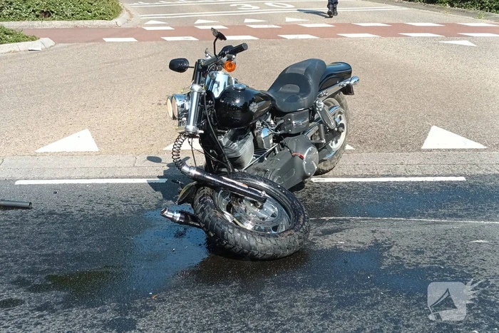 Motorrijder gewond bij botsing met auto op kruising