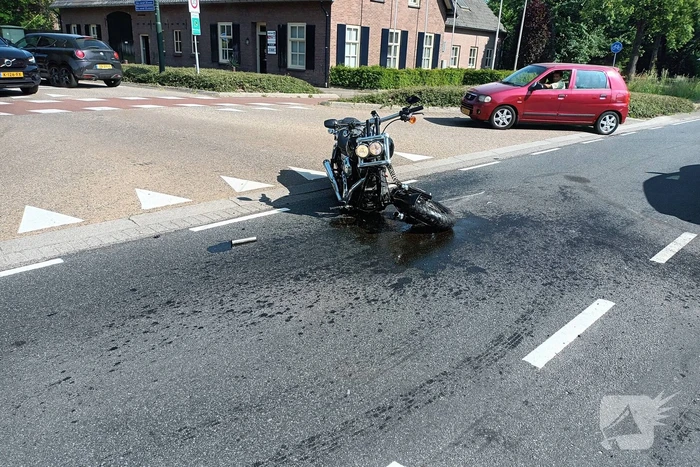Motorrijder gewond bij botsing met auto op kruising
