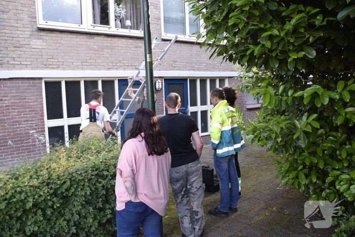Brandweer ingezet voor vogelnest in muur
