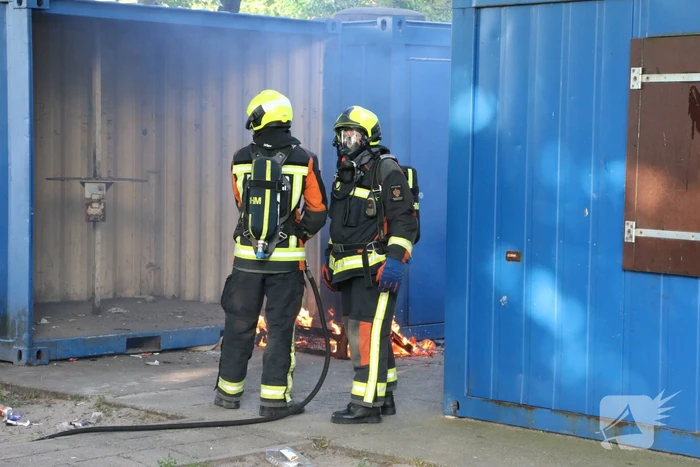 Brandend afval snel geblust