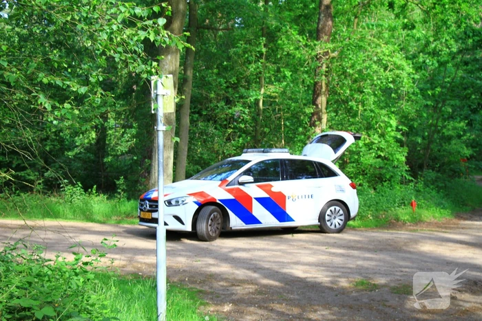 Vastzittende ambulance losgetrokken door brandweer