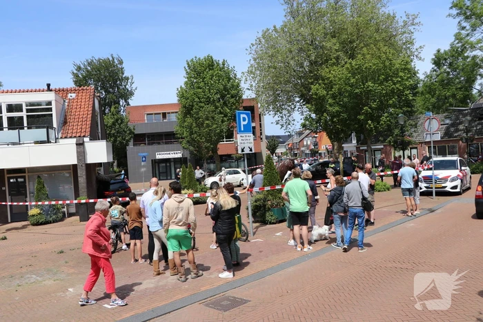 Twee gewonden nadat automobilist pand binnen rijdt
