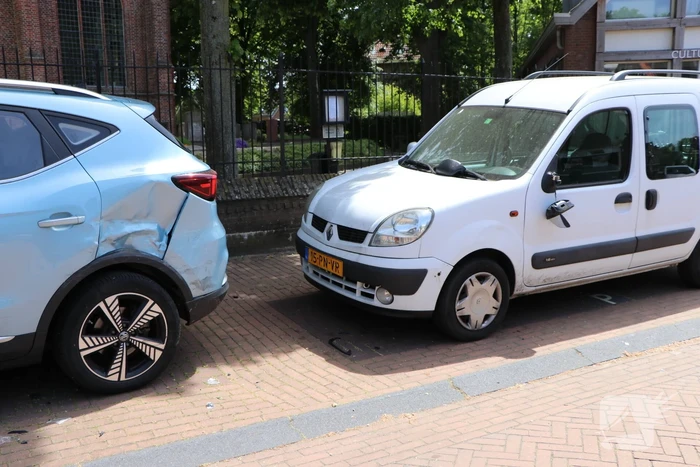 Twee gewonden nadat automobilist pand binnen rijdt