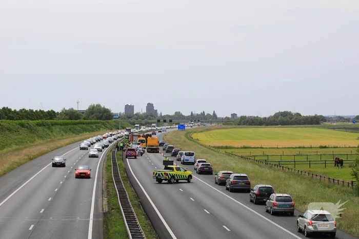 Flinke file bij aanrijding op snelweg