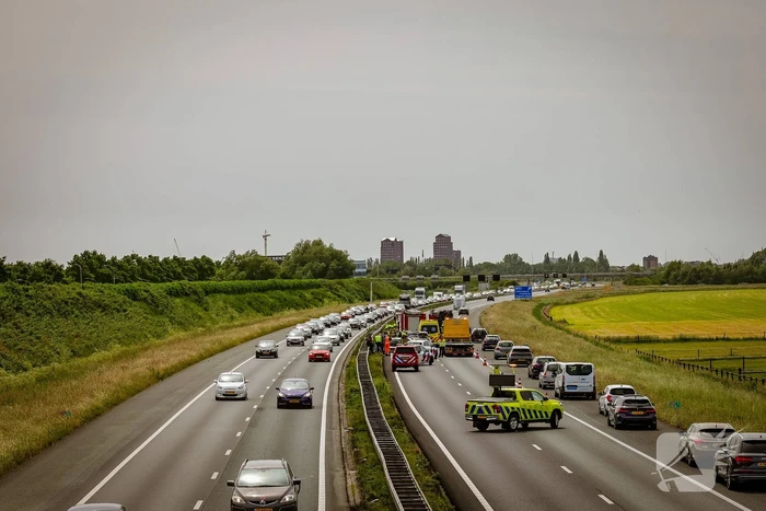 Flinke file bij aanrijding op snelweg