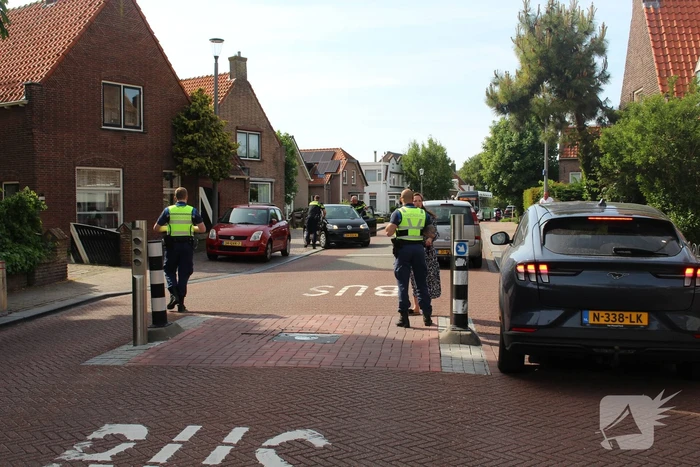 Auto klapt op buspoller