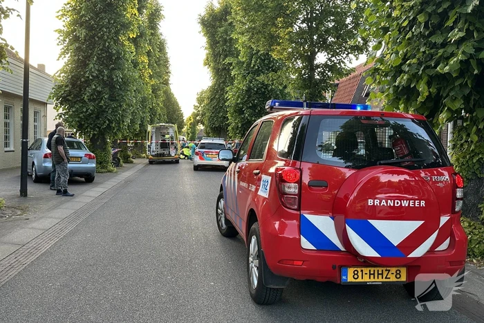 Fietser zwaargewond bij botsing met boom