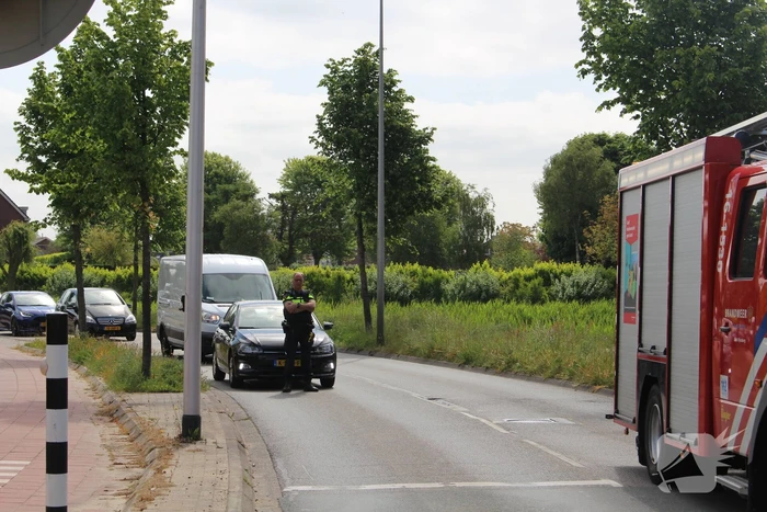 Auto komt tot stilstand tegen verkeerslicht