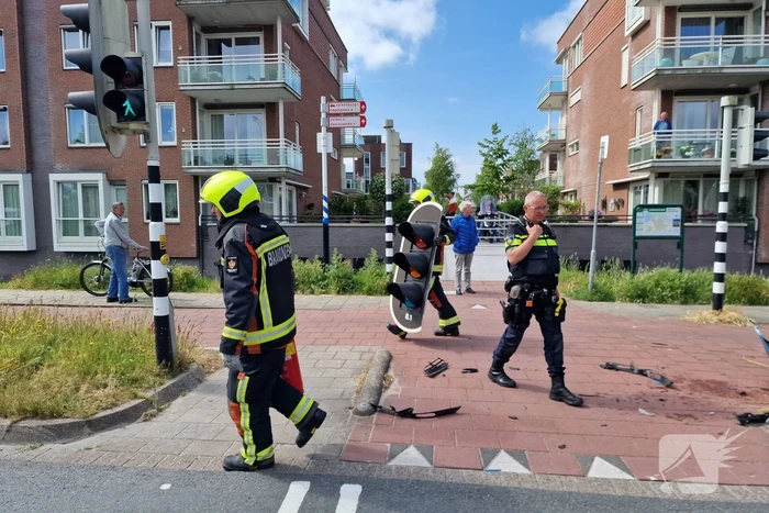 Auto komt tot stilstand tegen verkeerslicht