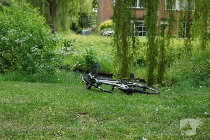 Onbeheerde kinderfiets aangetroffen nabij waterkant