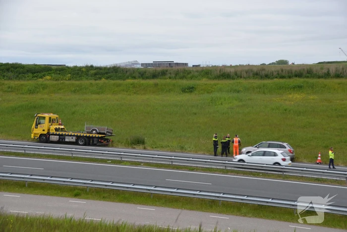 Auto met aanhanger geschaard