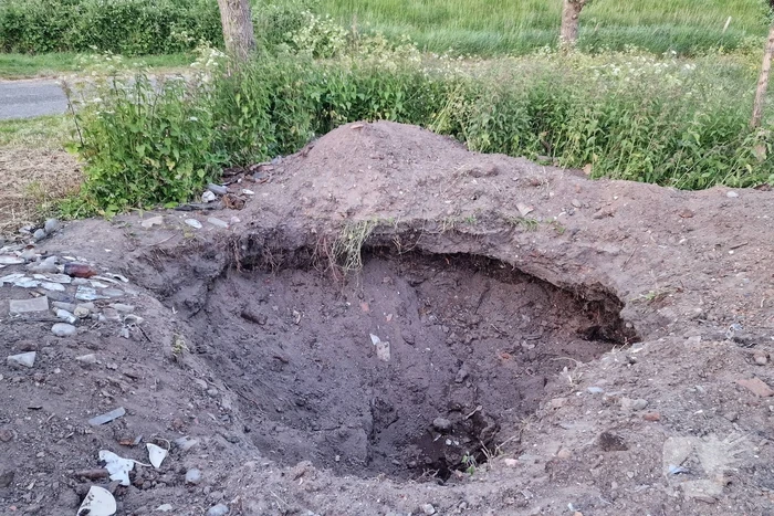 Raadselachtig gat ontdekt langs dijk