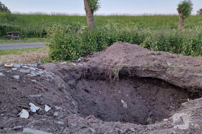 Raadselachtig gat ontdekt langs dijk
