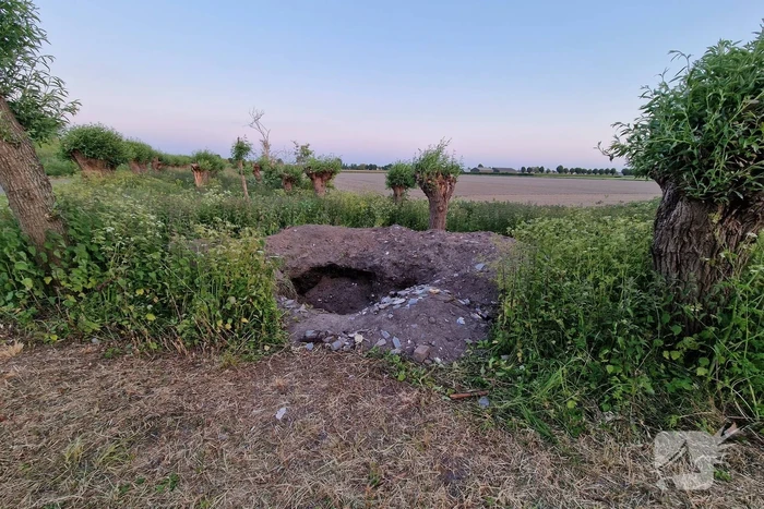 Raadselachtig gat ontdekt langs dijk