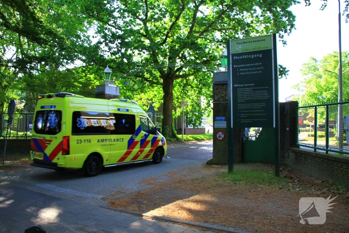 Brand op dak van vluchtelingenopvang