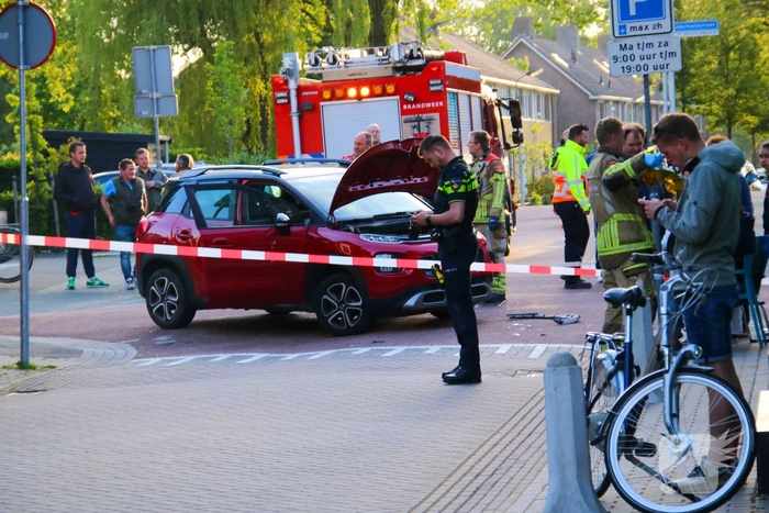 Twee personen nagekeken na ongeval op kruising