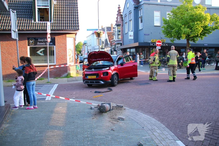 Twee personen nagekeken na ongeval op kruising