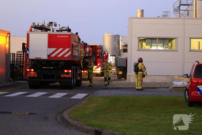 Hevige brand in afzuiginstallatie van blikjesfabriek