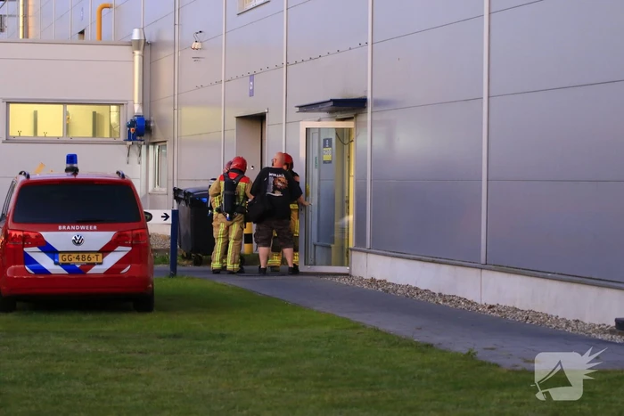 Hevige brand in afzuiginstallatie van blikjesfabriek