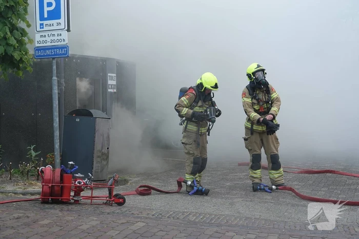 Openbaar toilet in brand gevlogen