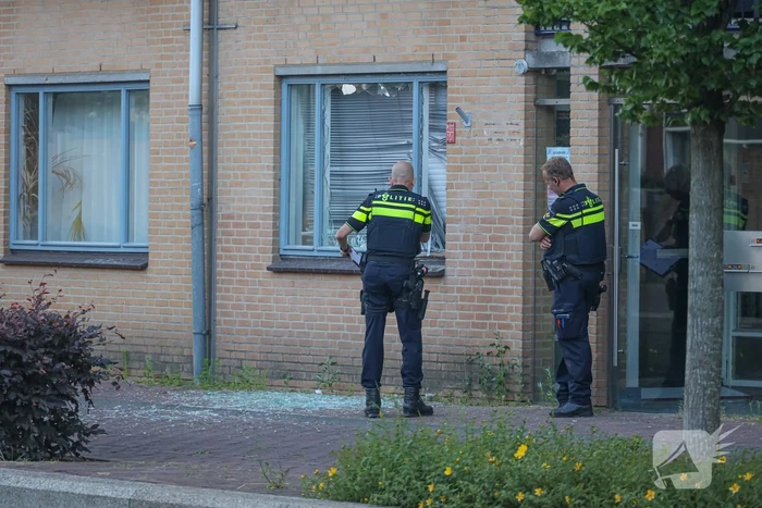 Twee mannen slaan op de vlucht na plofkraak