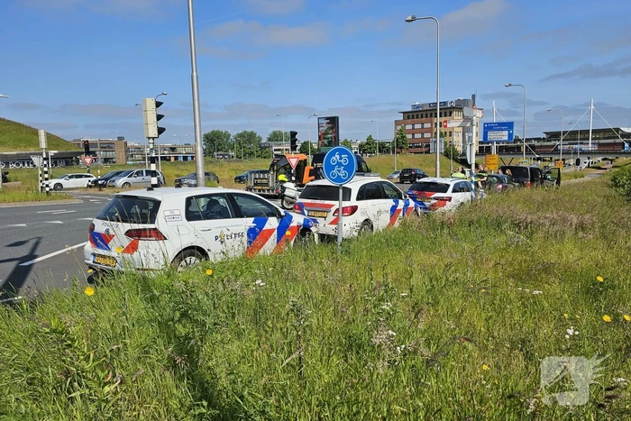 Automobilist botst op flits bestelbus van politie