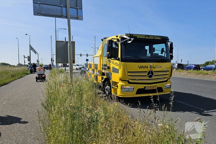 Automobilist botst op flits bestelbus van politie