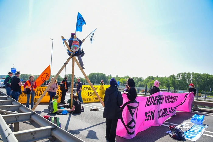 Demonstranten Extinction Rebellion blokkeren toegangsweg Shell