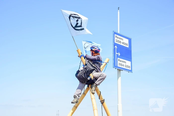 Demonstranten Extinction Rebellion blokkeren toegangsweg Shell