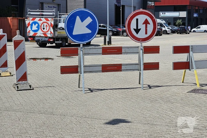 Water komt omhoog door ondergrondse waterlekkage