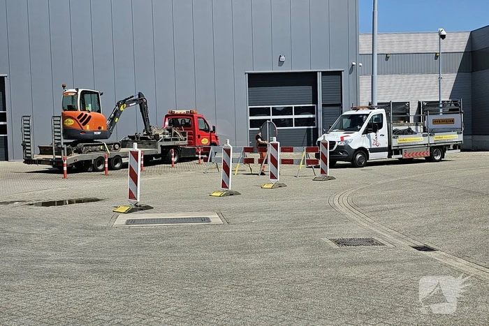 Water komt omhoog door ondergrondse waterlekkage
