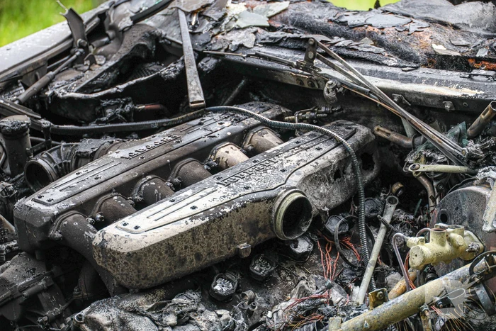 Luxe sportwagen Ferrari 599 verwoest door brand