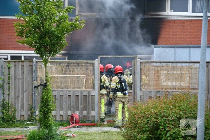 Hevige rookontwikkeling bij uitslaande brand