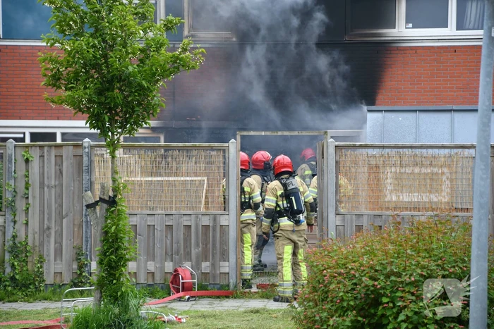 Hevige rookontwikkeling bij uitslaande brand