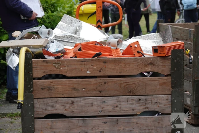 Politie vindt wietplantage met ruim 800 planten