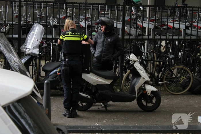 Scooterrijder gaat onderuit