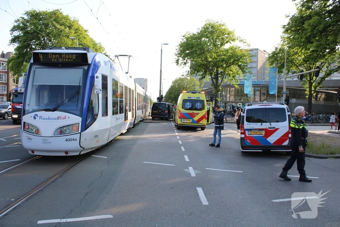 Bestelbus en tram beschadigd bij ongeval
