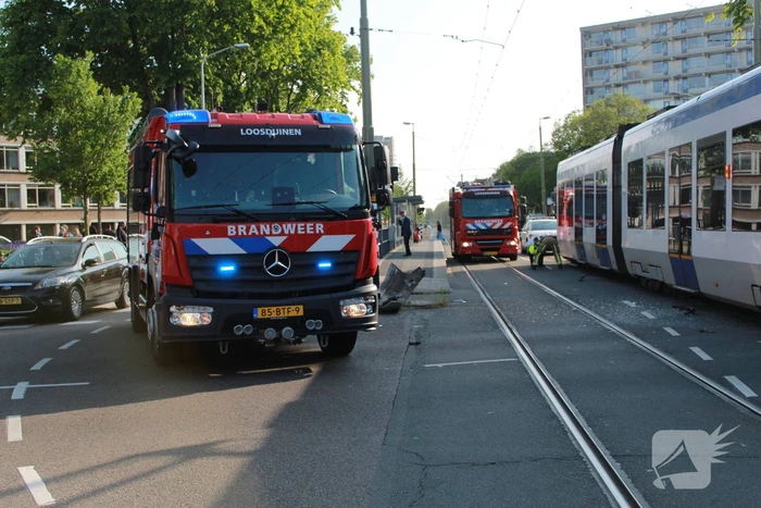 Bestelbus en tram beschadigd bij ongeval