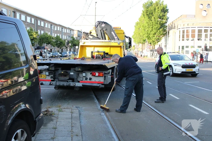 Bestelbus en tram beschadigd bij ongeval