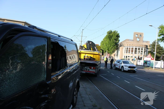 Bestelbus en tram beschadigd bij ongeval